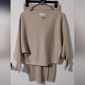 Olive + Oak Women's Cream Sweater Skirt Set Sz M